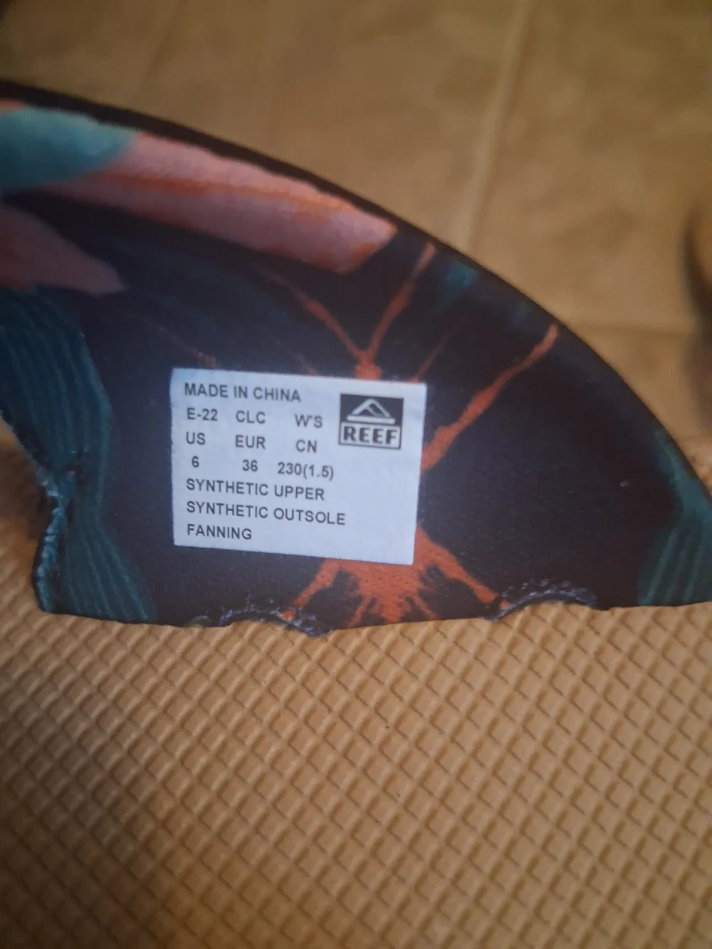 Reef Fanning Womens/ Big Girl Flip Flops, Size 6, Tropical Hibiscis Design